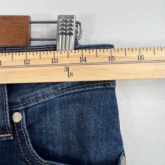 Levi's MID-RISE SKINNY WOMENS, MED WASH JEANS, SIZE 30 IN WAIST, 29 IN‎ INSEAM - Picture 13 of 13